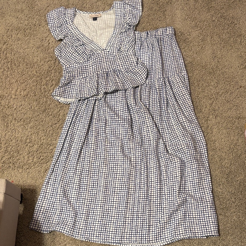 Universal Thread Blue and White Grid Wrap Top